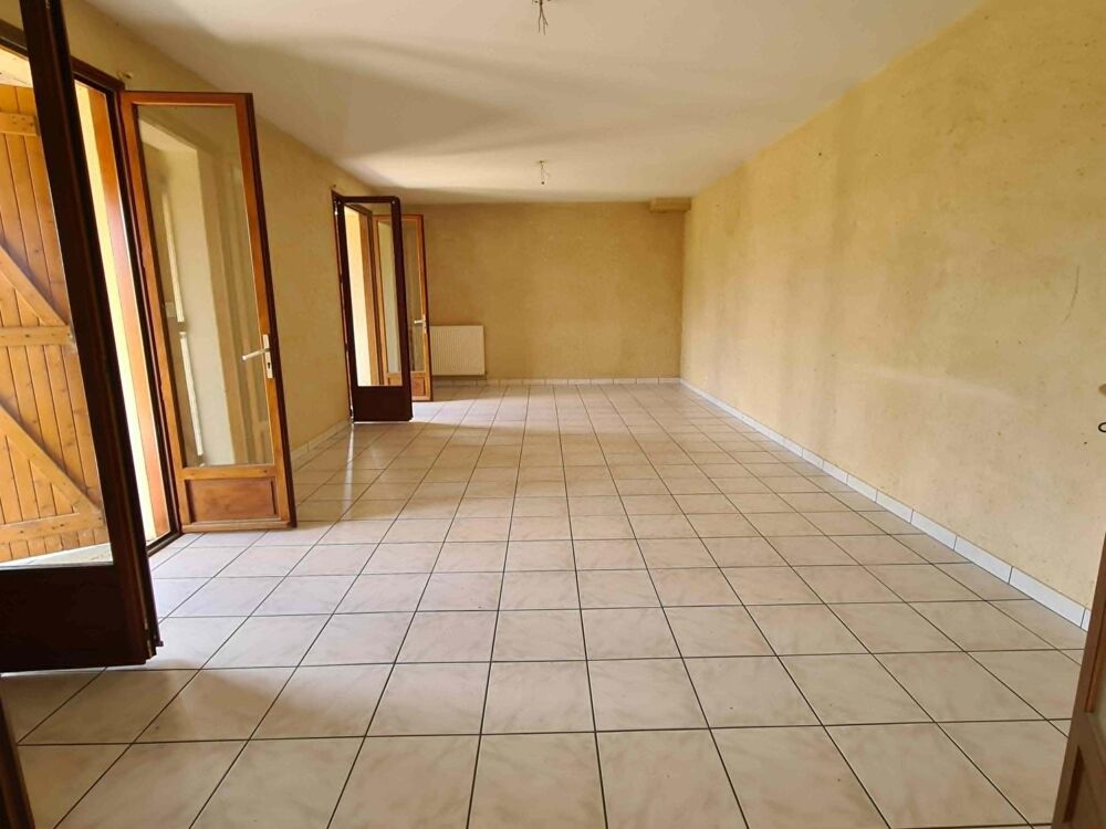 Vente Maison Maison familiale de 150 m² habitables avec sous-sol total, terrain de 1 500 m² et tout-à-l'égout Douzillac