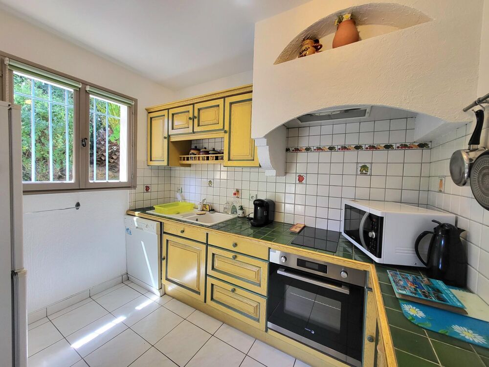 Une maison au charme provençal où tout se fait à pied, entre douceur de vivre et esprit vacances Coup de coeur assuré à Cavalair