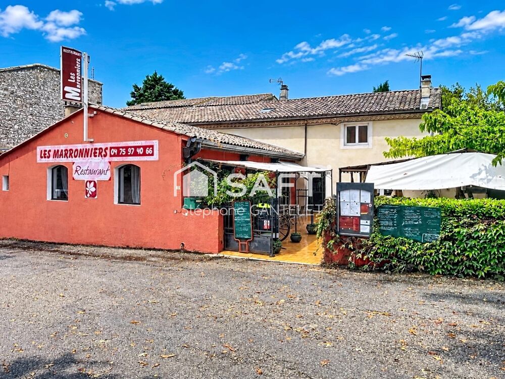   Murs commerciaux au cœur de Saint-Remèze 
