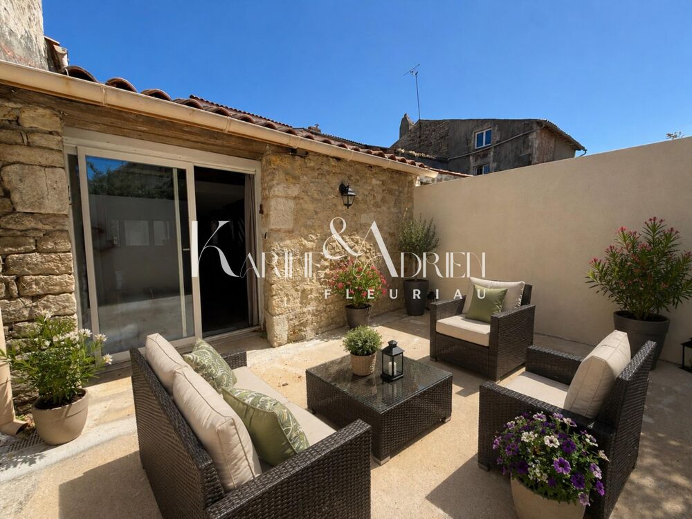 Vente Maison Maison de ville avec 2 chambres, mezzanine, bureau et garage Sainte-hermine