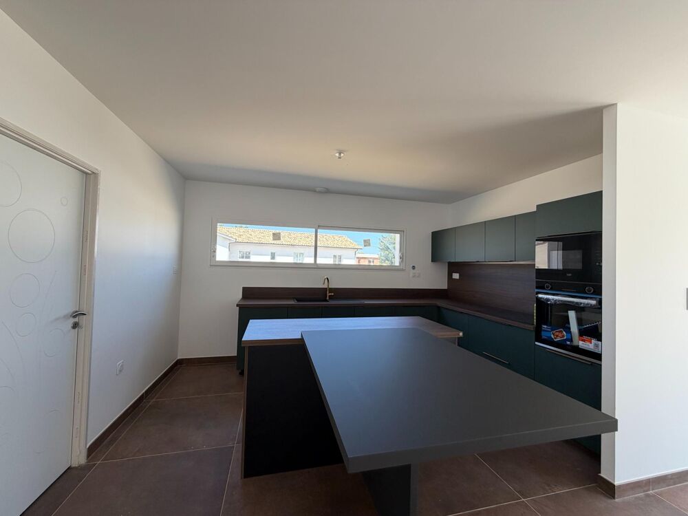Belle maison contemporaine de 149 M2 5 pièces 4 chambres sur beau terrain au calme