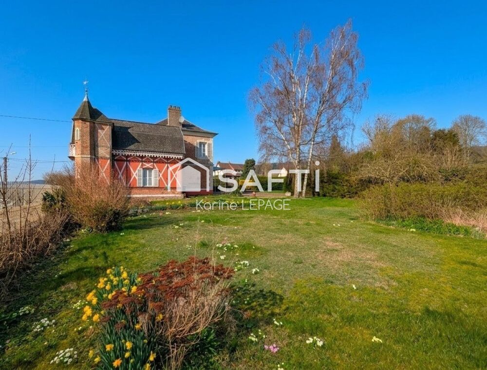 Maison de caractère atypique semi mitoyenne