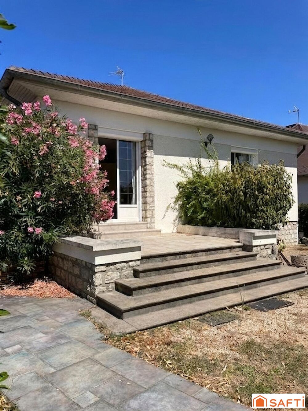 Maison 124 m2 sur s/sol total 100 m2 - Terrain 1037 m2 - 5 chambres - Accessibilité PMR