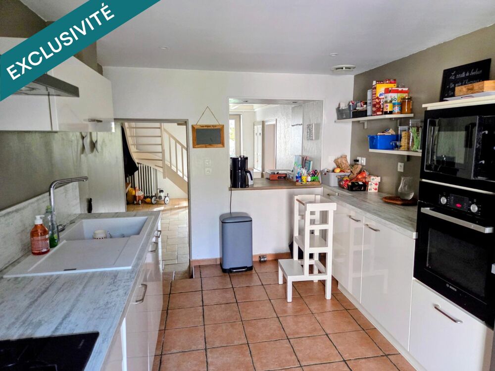 Vente Maison Charmante maison en pierre dans un bel environnement, clos, quatre chambres, trois salles d'eau, jardin et petites dépendances ! Fressines