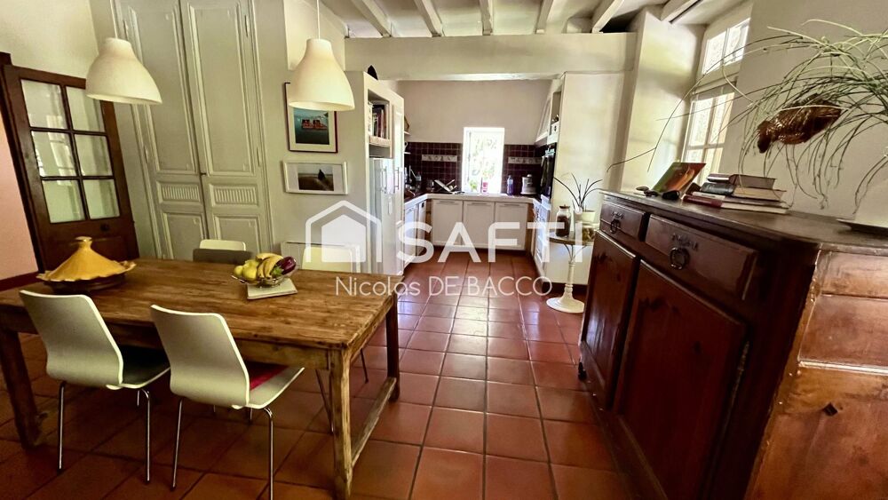 Vente Maison Corps de ferme en pierre  de 246 m2. Aiguillon