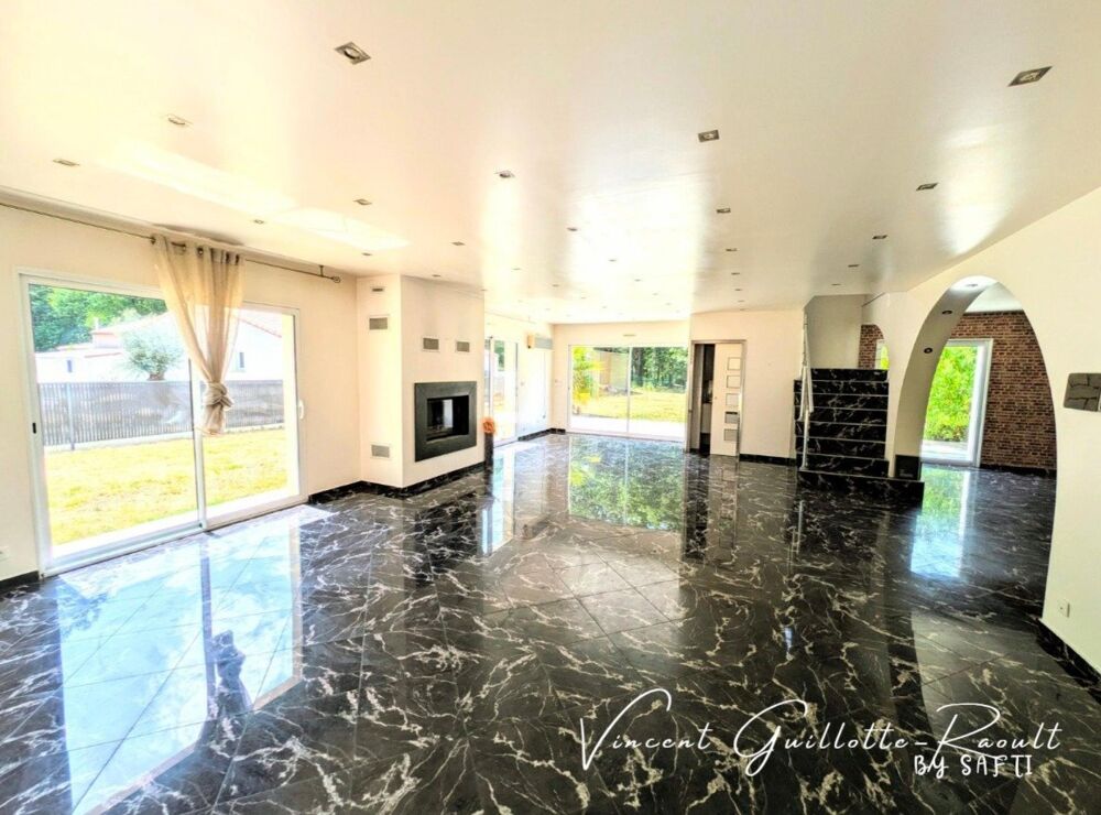 Vente Maison Maison 5 pièces 172 m² – 3 chambres- terrain de 1923m² La chevroliere