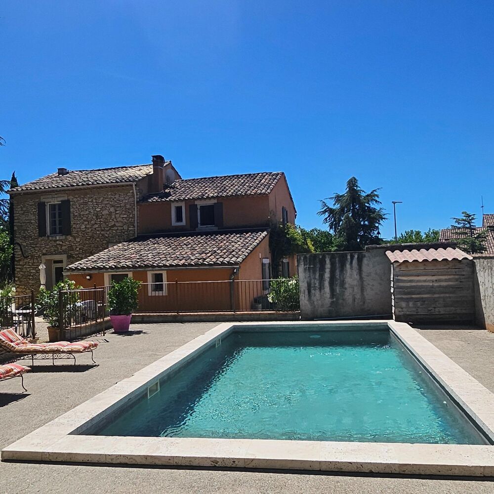Authentique maison de caractère avec piscine au coeur du Luberon