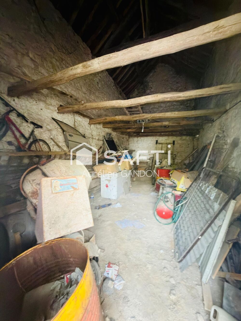 Grange pour stockage ou a transfomer en habitation