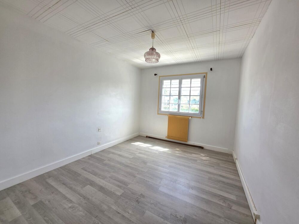 Vente Maison Maison de centre ville, terrain ,  4 chambres , garage et grenier aménageable Bauge-en-anjou
