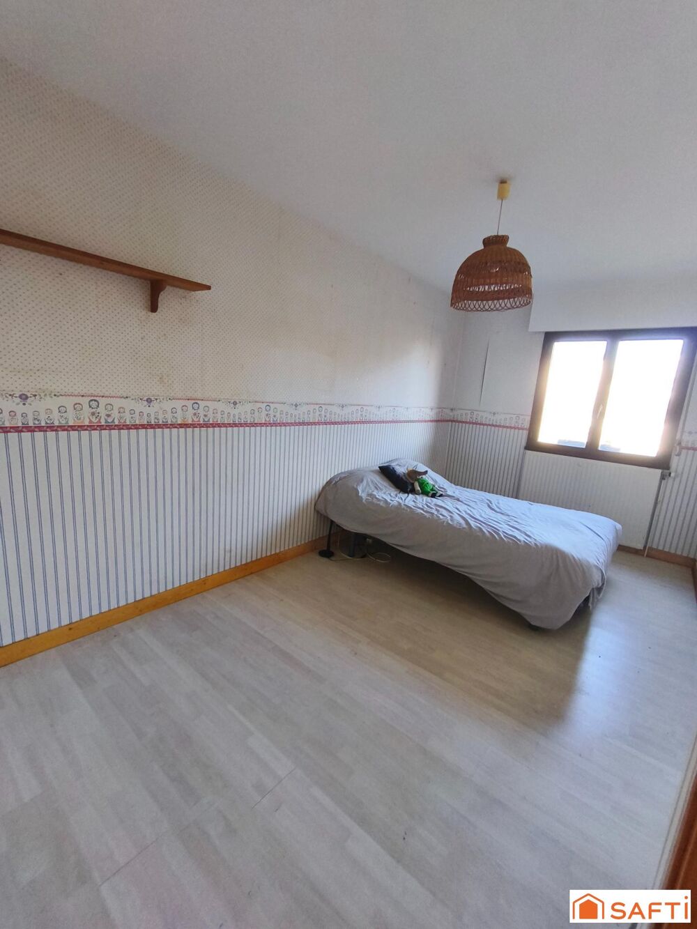 Maison 95 m² - vivable de plain-pied - sous-sol complet - jardin.