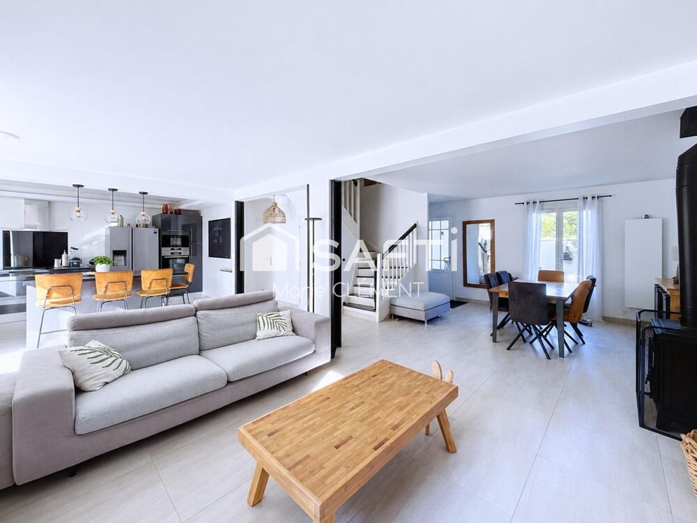 Vente Maison Magnifique maison individuelle de 135 m2, 4 chambres, double garage, terrain de 696 m2 sans vis à vis. Lesigny