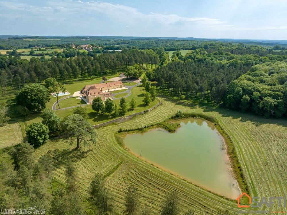 Magnifique manoir en pierre du 17 ème siècle.