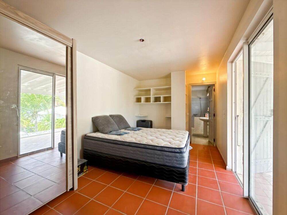 Villa T4 + 1 T2 à la baie orientale
