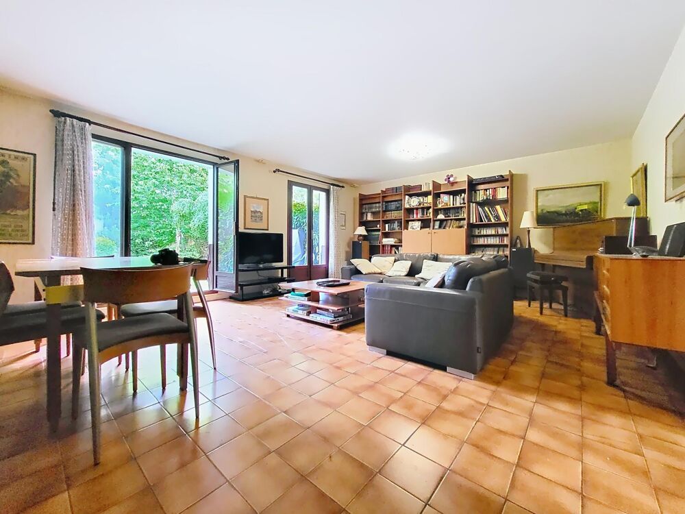 Maison familiale 4 chambres avec double jardin privatif dans un cadre privilégié