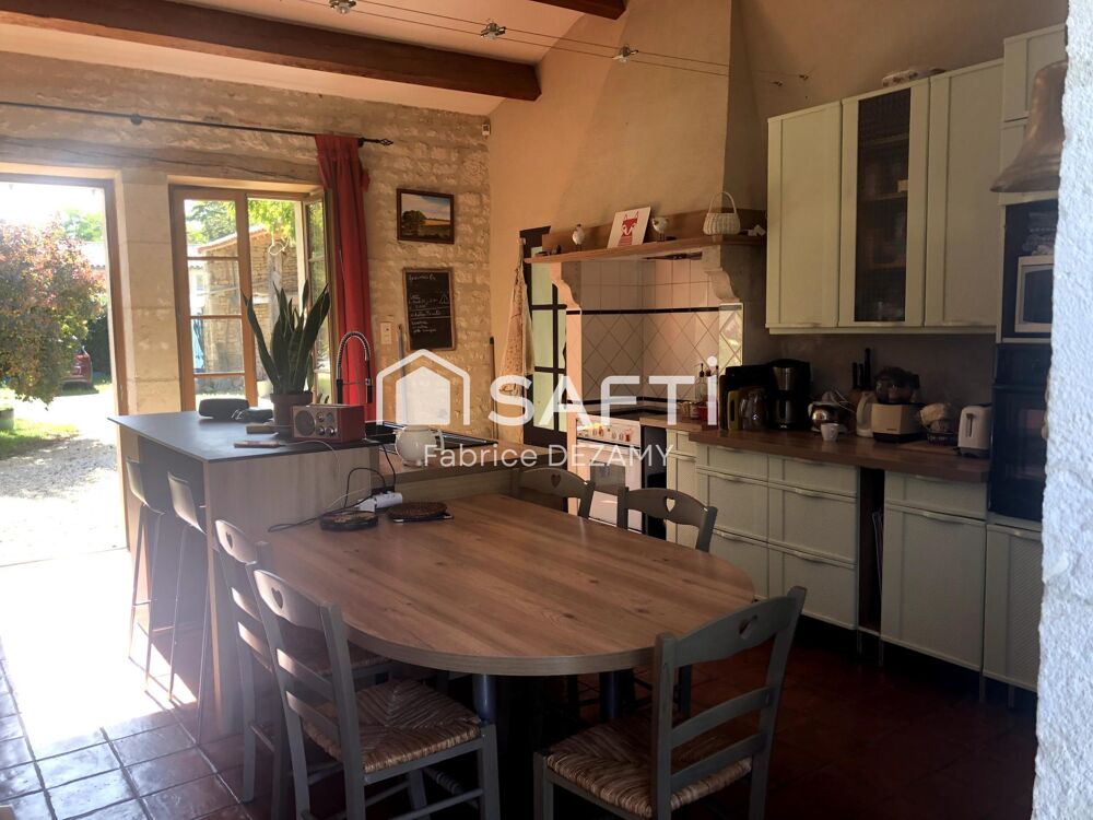 Vente Maison Bien de prestige en centre bourg. Sainte-gemme-la-plaine