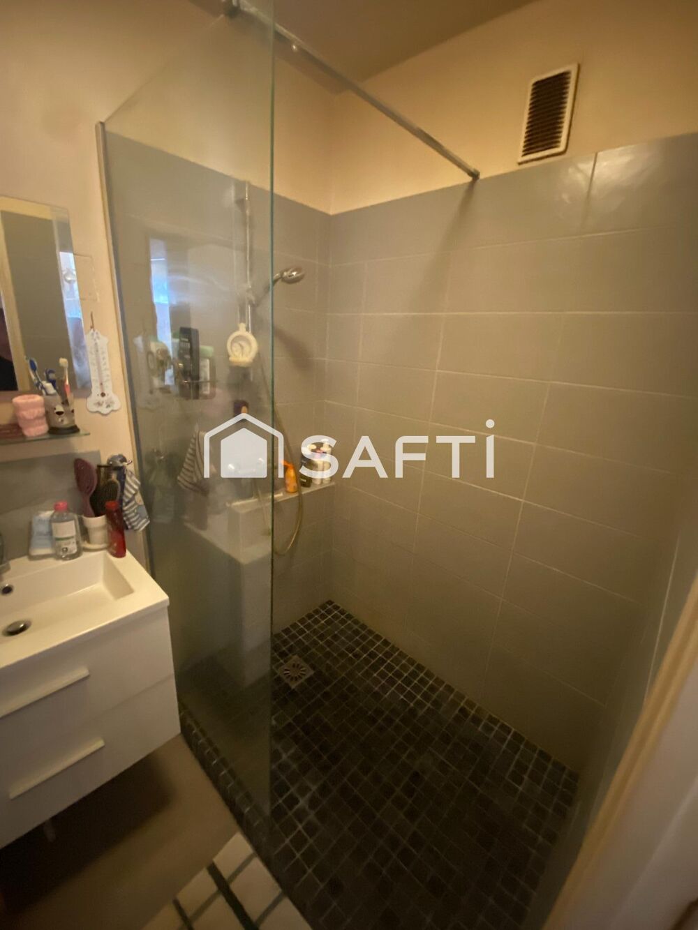 Vente Appartement T4/5 ETAGE ELEVE AVEC CAVE ET BOX EN SOUS SOL Marseille 9