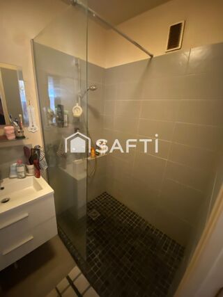 Vente Appartement T4/5 ETAGE ELEVE AVEC CAVE ET BOX EN SOUS SOL Marseille 9