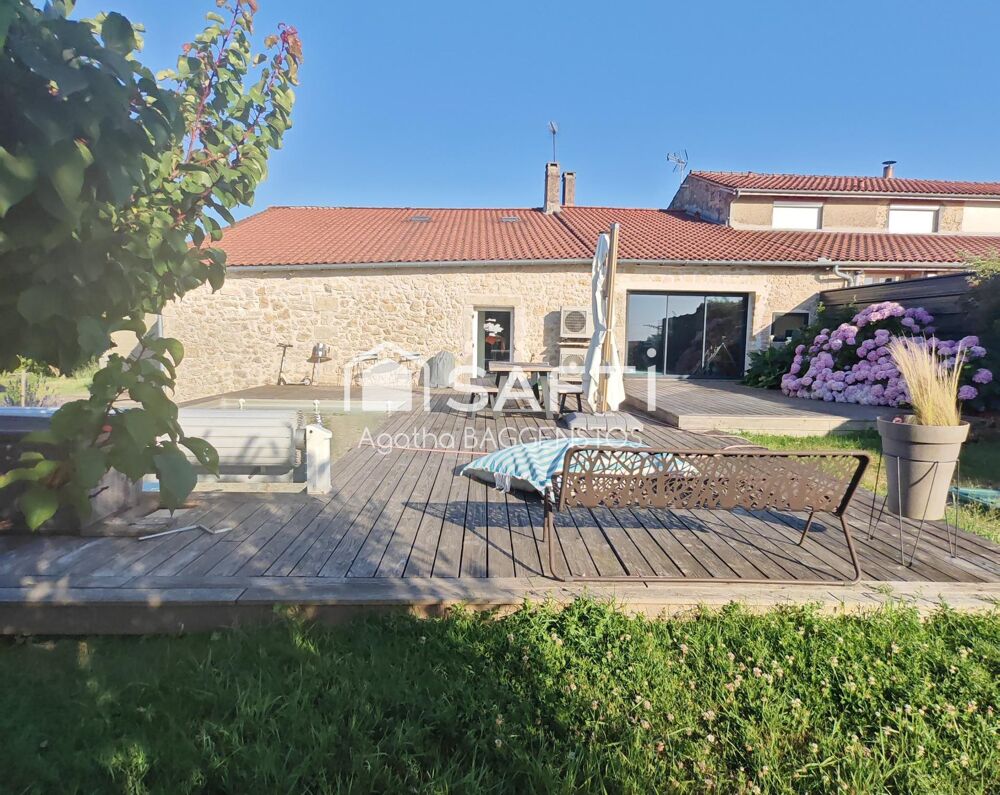 Belle maison en pierre avec piscine et beaux volumes