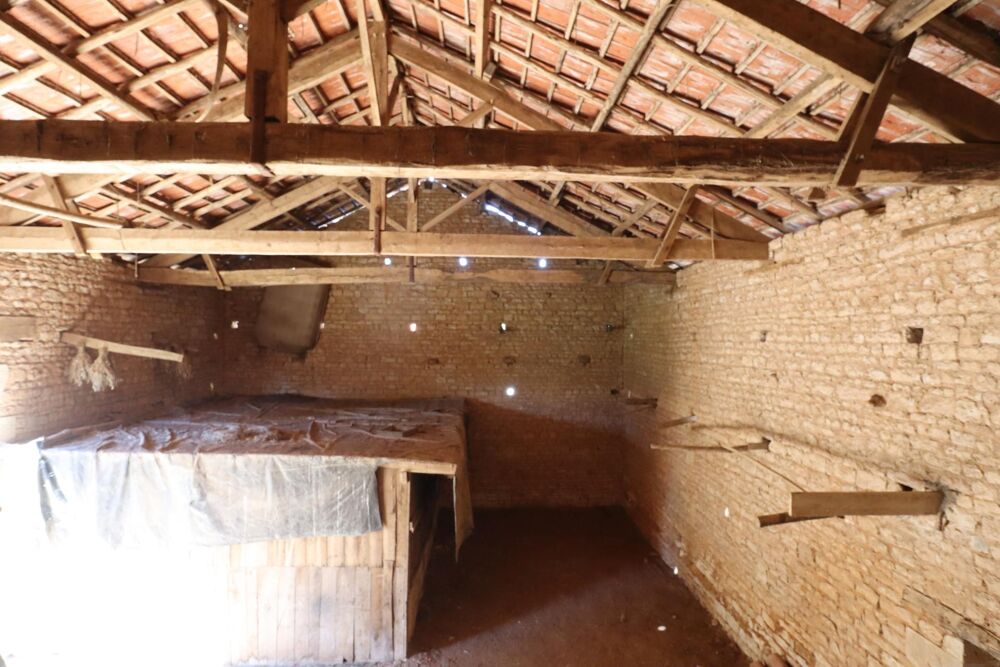 Vente Maison Grange de 142m2 au sol sur terrain de 693m2 Londigny