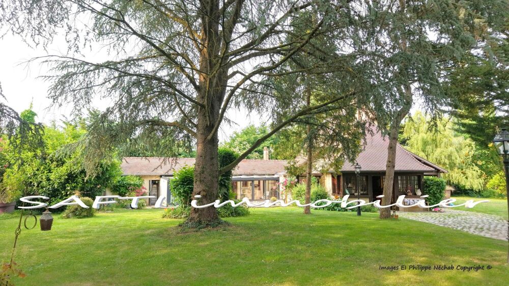 Propriété de 10 pièces, 5 chambres, 2 vérandas, piscine d'intérieur, terrain clos de 3500m2.