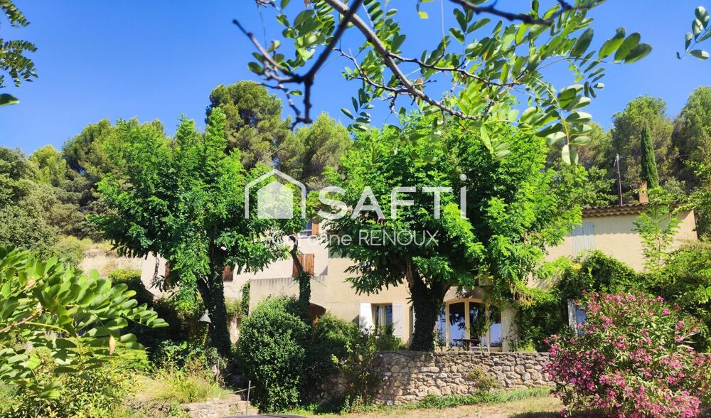 Vaugines, propriété d'env 400 m² sur 2,5 hectares avec piscine