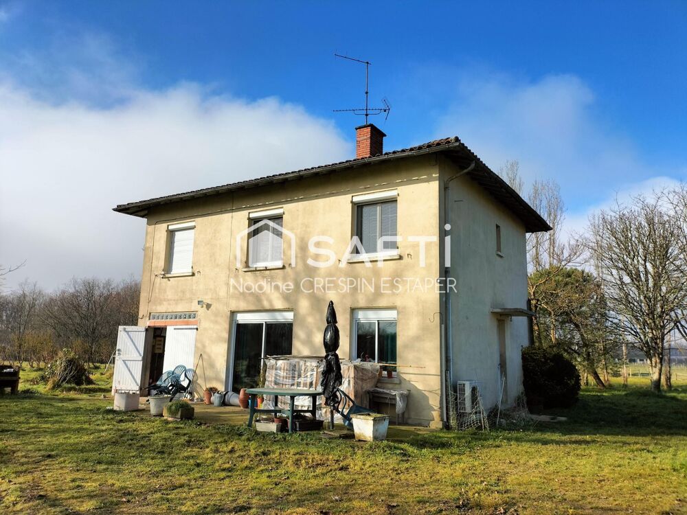 Entre Montauban et Castelsarrasin, en pleine campagne, cette propriété offre un cadre de vie paisible, entouré de nature et sans