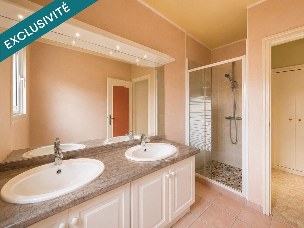 Vente Maison Maison non mitoyenne, 5 chambres et grand garage avec entrées indépendantes - un potentiel à exploiter ! Coueron