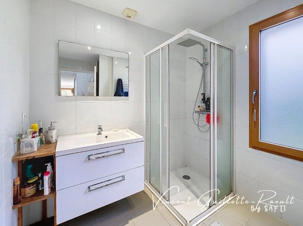 Vente Appartement Appartement T3 64m² - Vendu nu, libre de locataire, idéal pour une résidence principale  - 1 place de stationnement Bouguenais