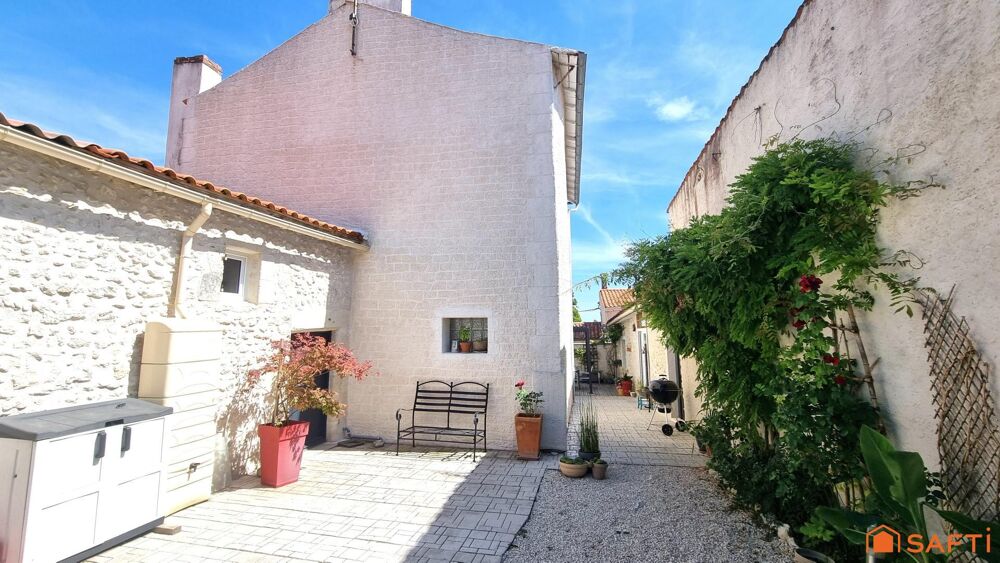 Maison de caractère avec cour et studio