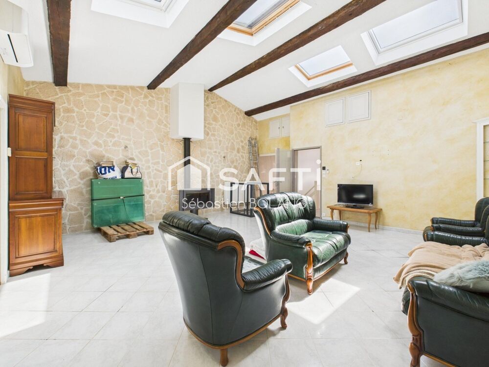 Maison de village de 195 M2 avec jardin - Moux.
