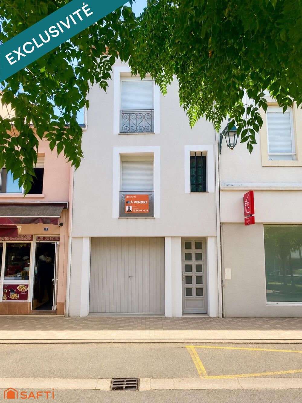 Maison de ville avec terrasse, balcon et garage