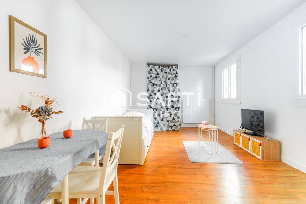 STUDIO de charme, RÉNOVÉ, de 32m2, CARREZ, AVEC GRANDE CAVE, à Maurepas, en zone piétone, au calme et proche de toutes commodité