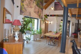 Maison à vendre 15 + pièces 326 m²
