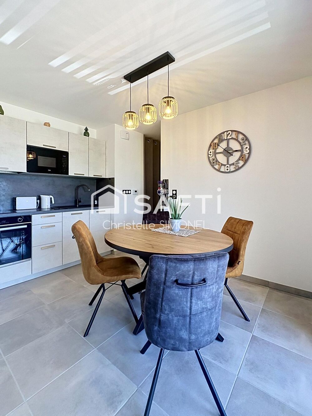 Vente Appartement SUPERBE T2 RÉCENT AVEC LOGGIA, CELLIER ET PARKING – PRESTATIONS PREMIUM Les ponts-de-ce