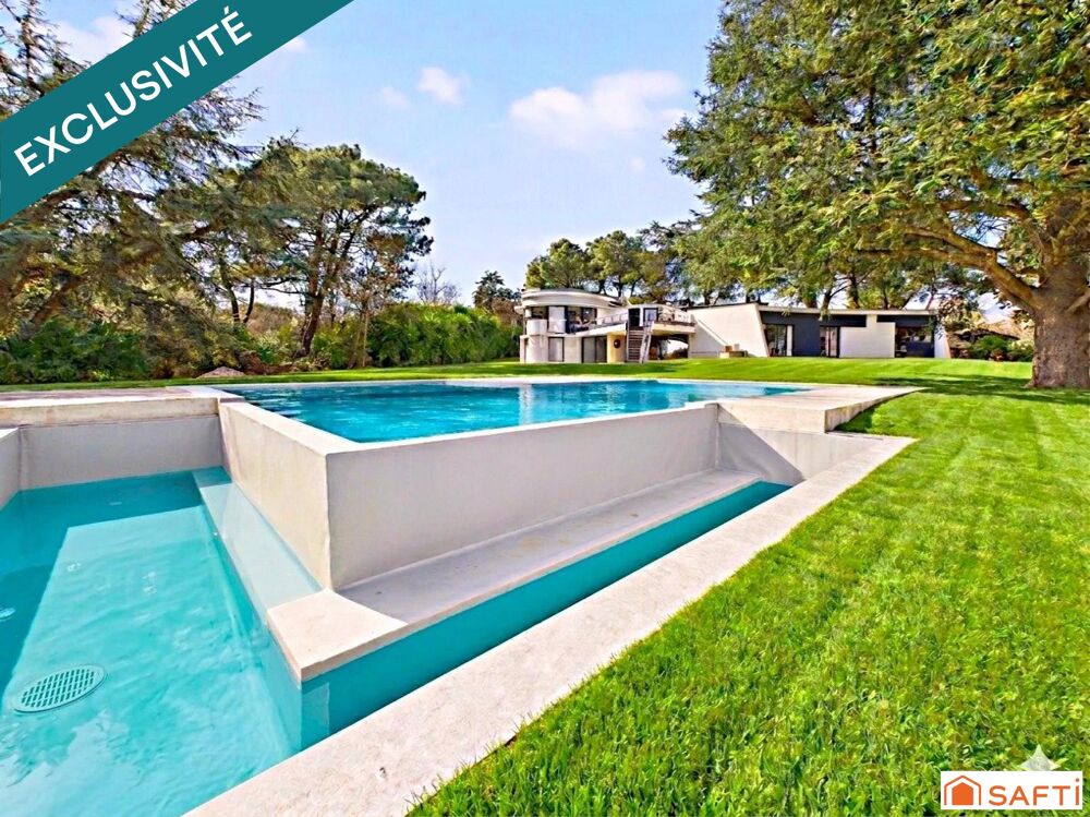 Magnifique Maison Néo Futuriste avec Vue Magnifique et Terrain Constructible!!!