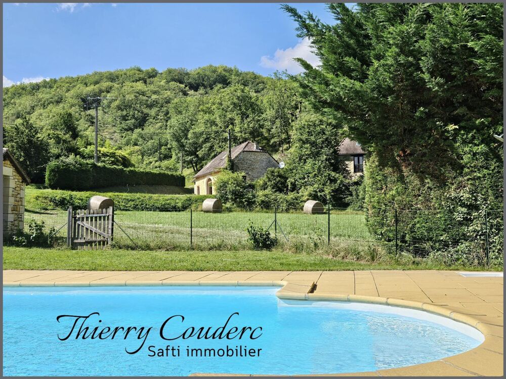 Maison en pierre avec gîte et piscine.