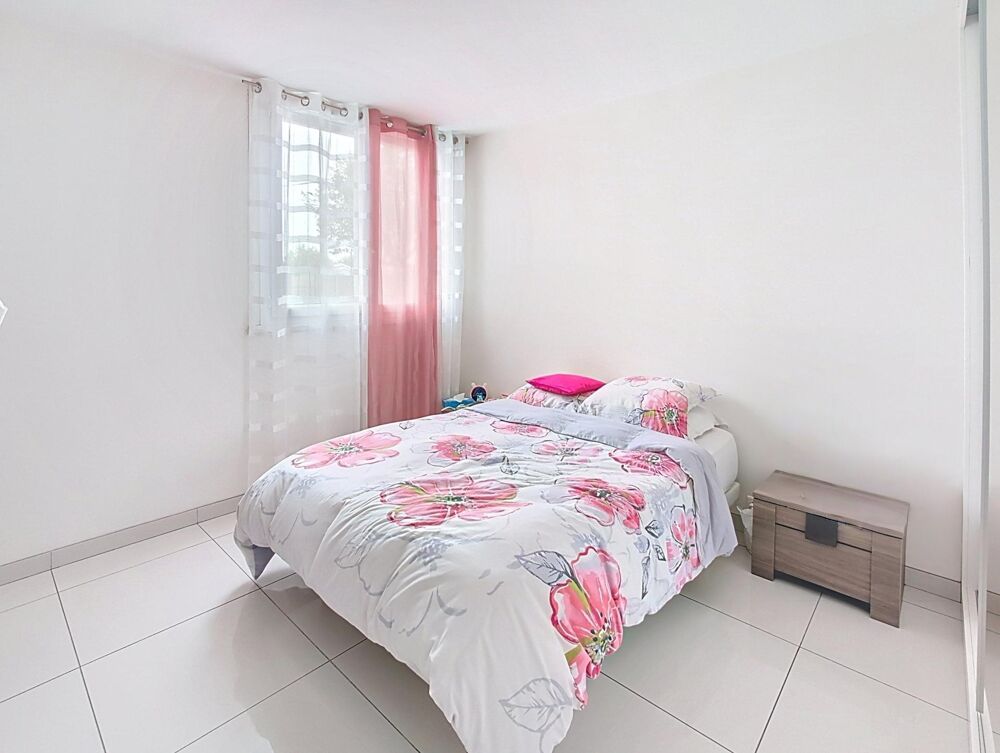 Appartement 4 pièces entièrement rénové à Carbon-Blanc