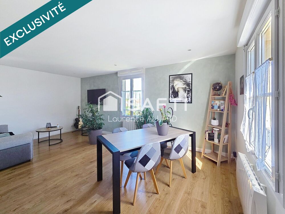 De la lumière à chaque fenêtre. .Découvrez un appartement traversant plein de charme !
