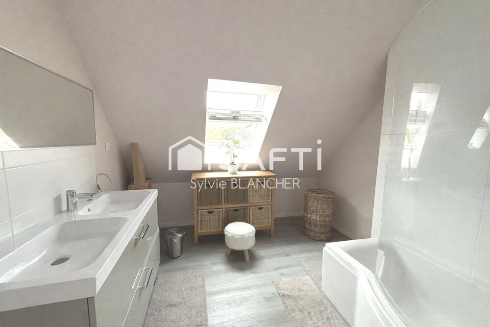 MAISON DE 155 M2 - 5 CHAMBRES - TERRAIN DE 1500 M2 AVEC PISCINE