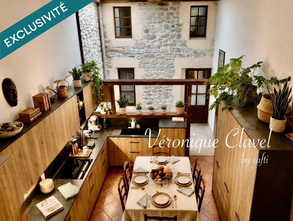 Maison de village en pierre apparentes de 110m2 récemment rénovée avec patio et Garage de 40m2