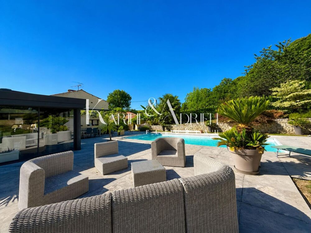 Vente Maison Propriété de caractère avec 4 chambres, garage, préau et piscine. Saint-cyr-des-gats
