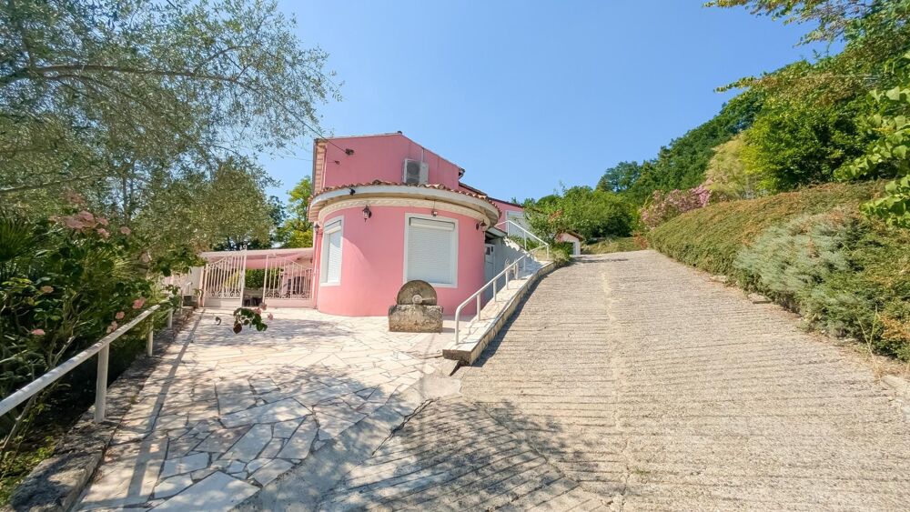 TRES BELLE MAISON ATYPIQUE !