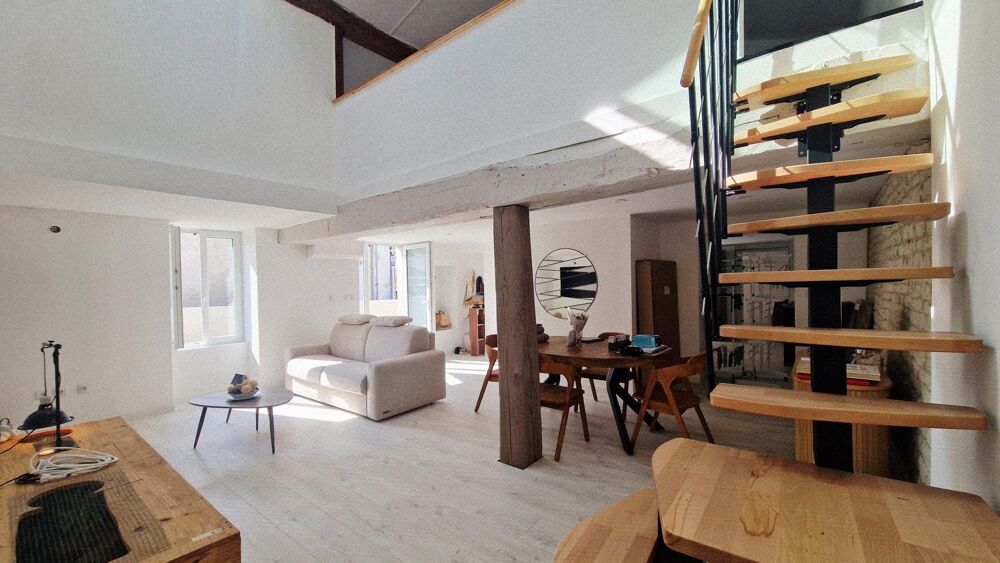 Maison rénovée avec le charme de la pierre