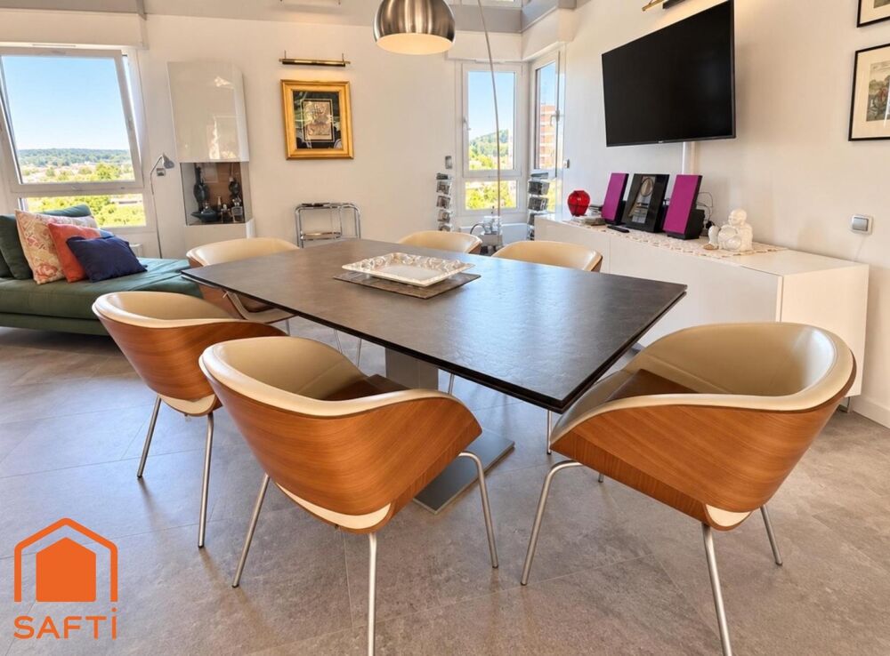 Superbe appartement avec terrasses, 2 caves et garage