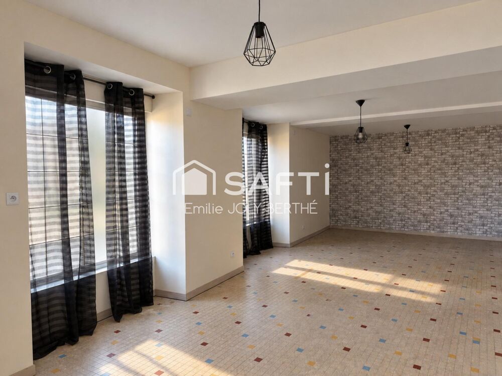 Vente Maison Maison de bourg - 184 m² - A Restaurer En plein cœur de Viré-En-Champagne Vire-en-champagne