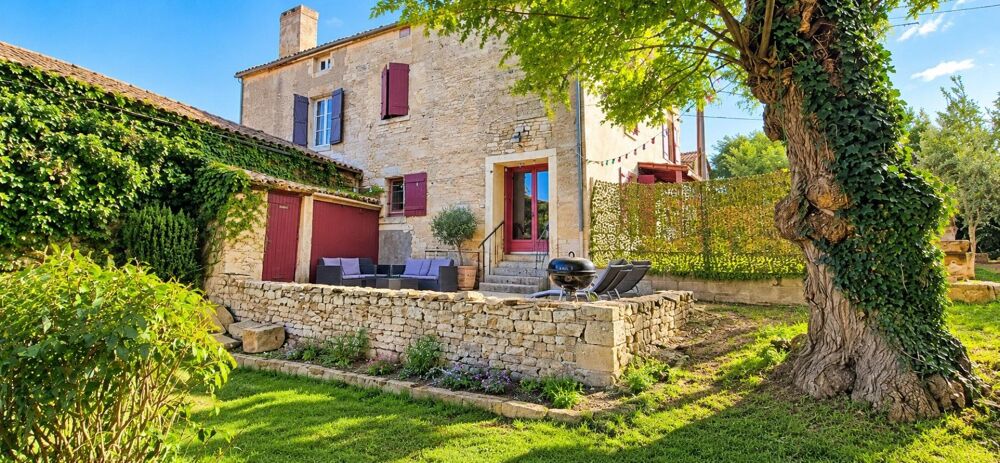 Vente Maison Maison de caractère de 105 m² avec dépendances sur un terrain de 1 300 m² Saint-pompain