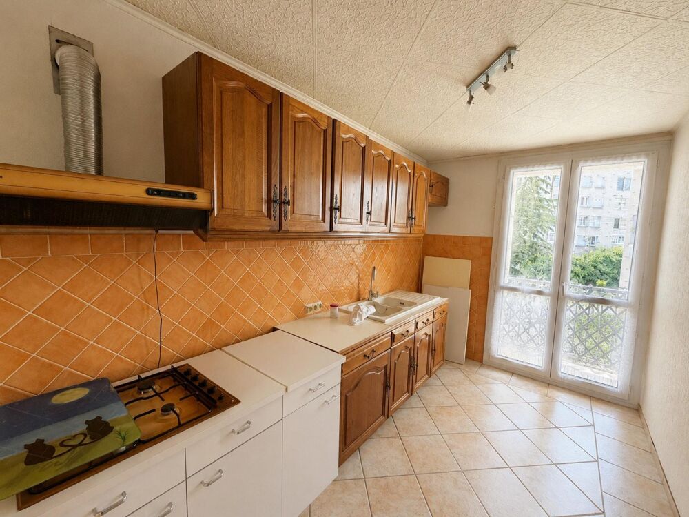 Spacieux appartement proche des commodités avec véranda