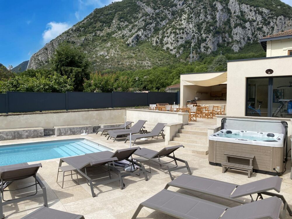 à vendre  Propriété/château Tarascon-sur-Ariège (09400)