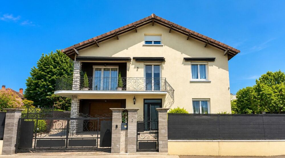 Grande maison très bien située sur un terrain de 623 M2