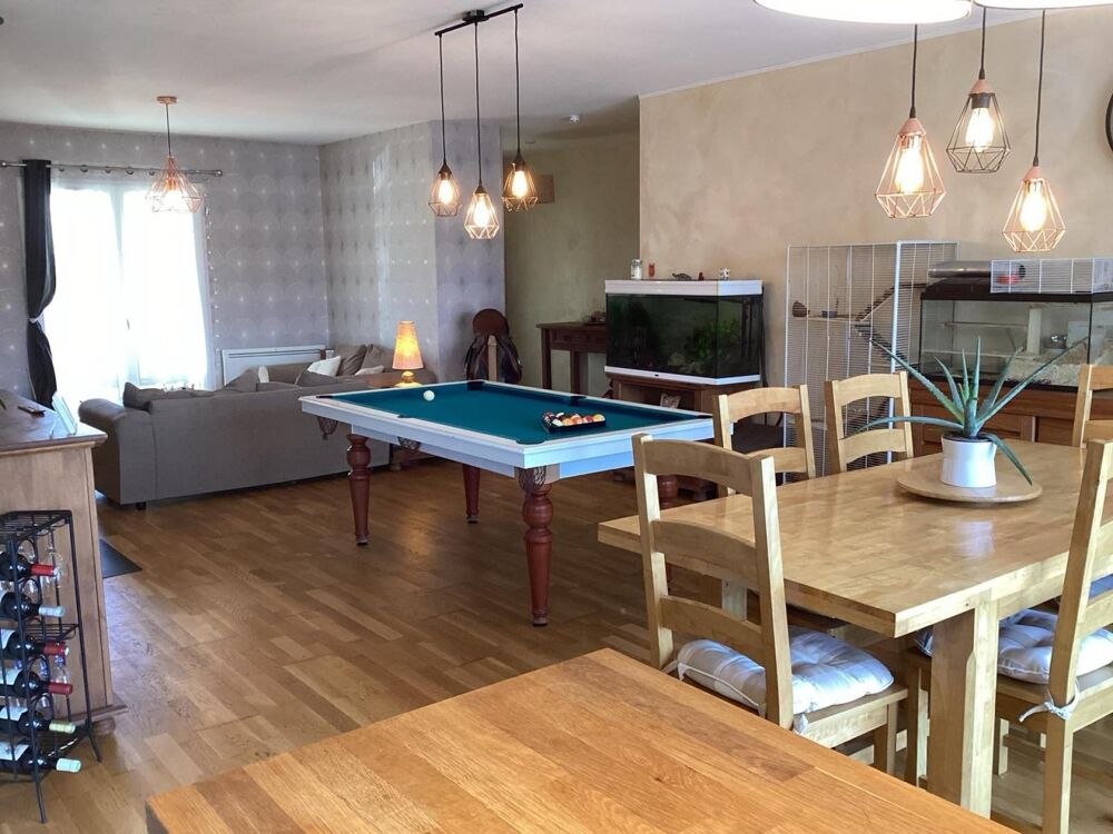 Vente Maison maison avec ses beau volume ainsi que ses 20162 m2 de terrain Villefranche-de-lonchat